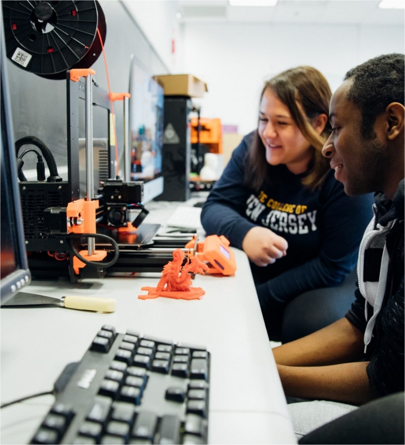Students using the mechanical engineering lab.